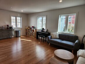 20 Garden St, Unit 3 in Rhinebeck, NY - Foto de edificio - Building Photo