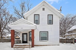 1325 Buffalo Ave NE, Unit 1325 Buffalo- Main Floor in Grand Rapids, MI - Building Photo