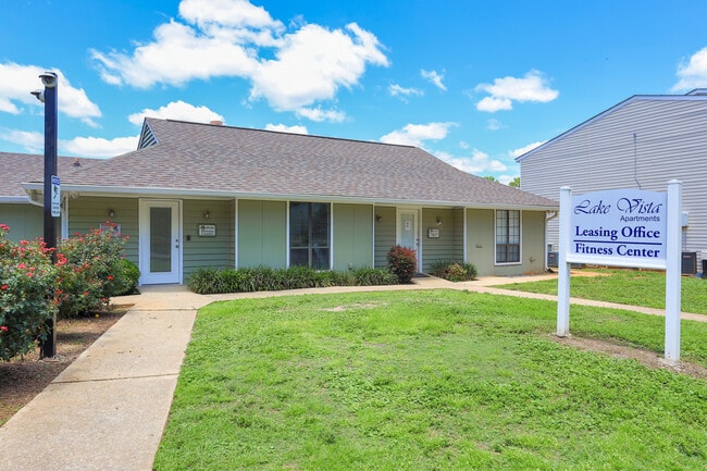 Lake Vista Apartments in Warner Robins, GA - Building Photo - Building Photo