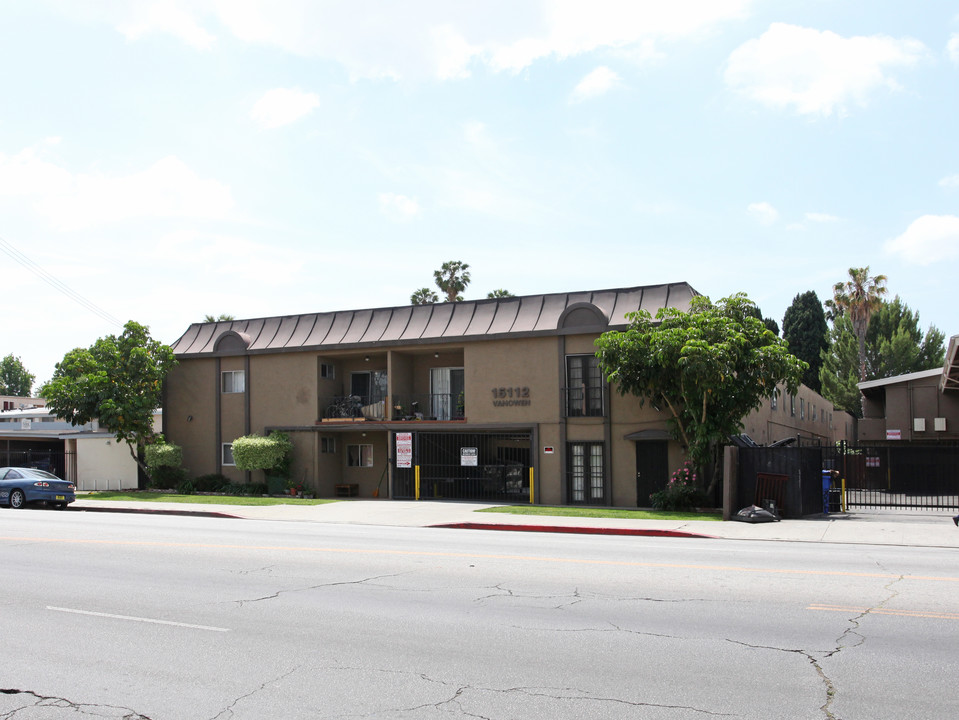 15112 Vanowen St in Van Nuys, CA - Building Photo