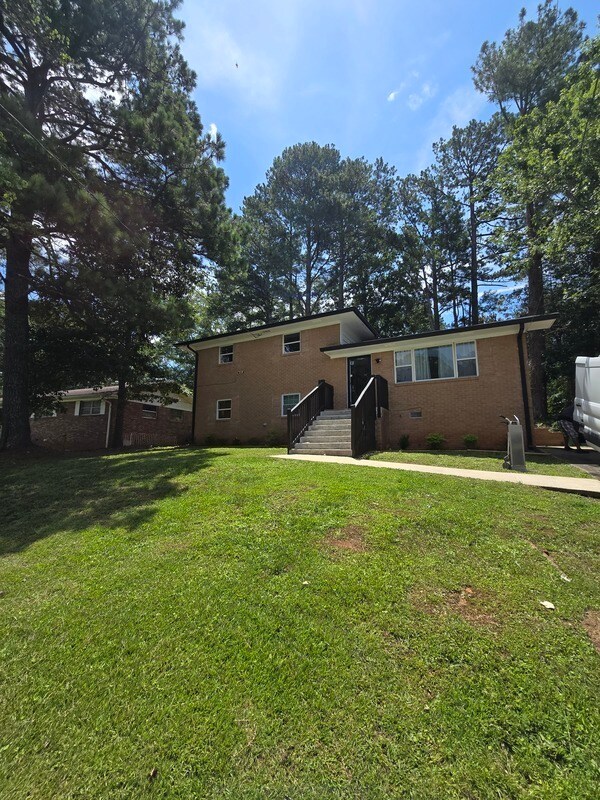 2138 Kilarney Rd in Decatur, GA - Building Photo - Building Photo