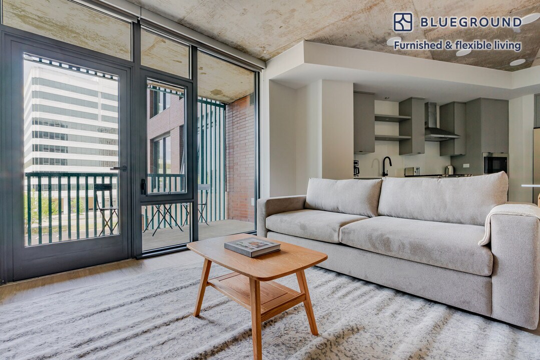 3030 Potomac Ave, Unit FL3-ID1026 in Arlington, VA - Building Photo