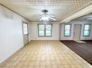 100 S Berlin Rd in Brenham, TX - Building Photo - Building Photo