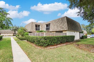 803 8th Terrace in Palm Beach Gardens, FL - Building Photo