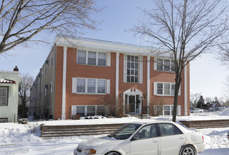 Pleasant Villa Apartments in Minneapolis, MN - Foto de edificio - Building Photo