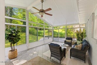 1820 Brook Hollow Rd in Johnson City, TN - Foto de edificio - Building Photo