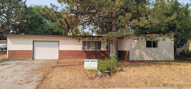 property at 1213 S Vermont Ave