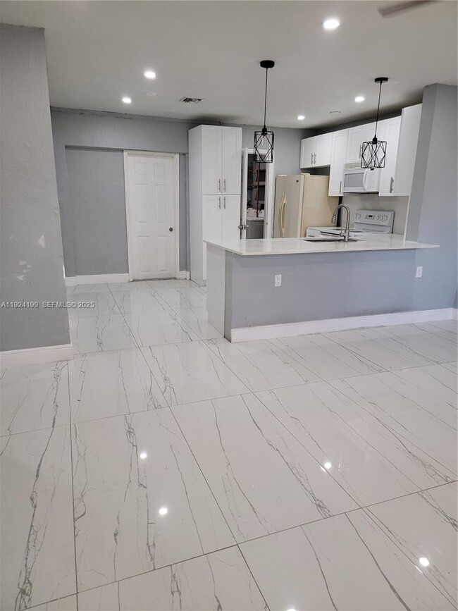 1710 SW 70th Way in North Lauderdale, FL - Building Photo - Building Photo