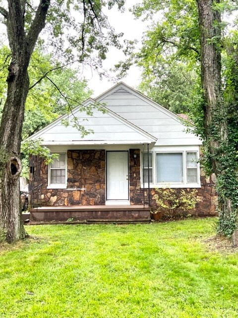2618 W Elm St in Springfield, MO - Foto de edificio