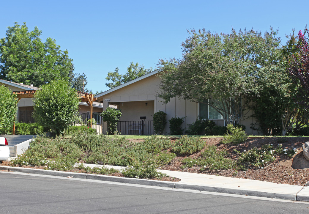 5 W 25th St in Merced, CA - Building Photo