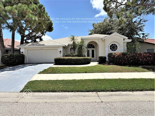 property at 8987 Huntington Pointe Dr