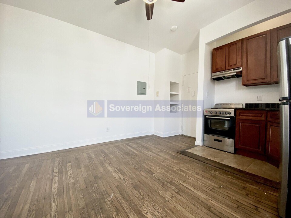 45 Tiemann Pl in New York, NY - Building Photo