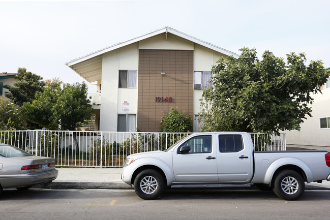 19148 Bryant St in Northridge, CA - Foto de edificio - Building Photo