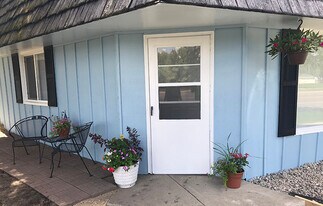 101 Parkway Ave, Unit Apt A in Eagle Lake, MN - Building Photo
