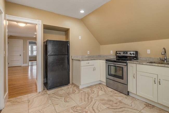 5 Larchmont Rd, Unit 3 in Salem, MA - Foto de edificio - Building Photo