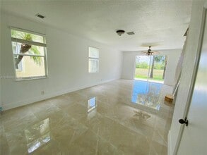 2433 Pasadena Way in Weston, FL - Building Photo - Building Photo