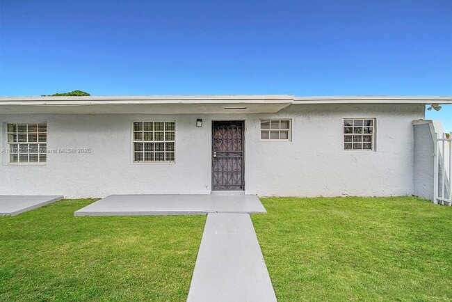 19110 NW 36th Ave in Miami Gardens, FL - Building Photo - Building Photo