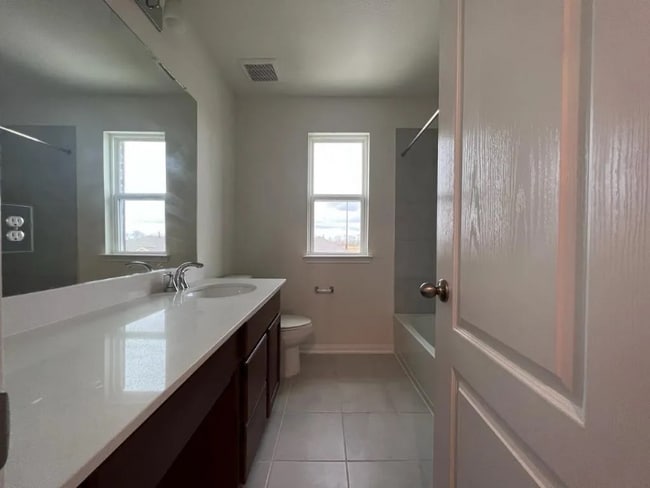 7218 Bakersfield Ct in Arcola, TX - Foto de edificio - Building Photo