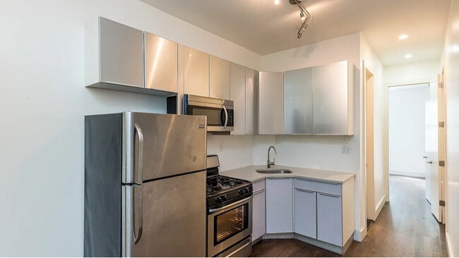 222 Suydam St in Brooklyn, NY - Building Photo - Building Photo