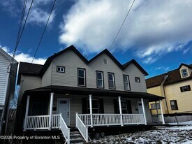 23 Richmond St in Carbondale, PA - Building Photo