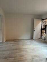 118 E 84th Pl in Los Angeles, CA - Foto de edificio - Building Photo