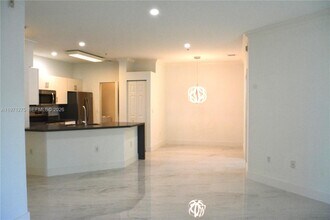 4402 SW 160th Ave in Miramar, FL - Foto de edificio - Building Photo