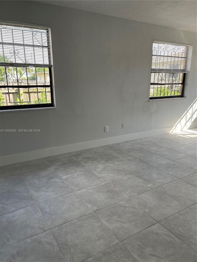 2041 NW 6th St in Miami, FL - Building Photo - Building Photo