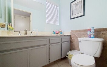 6342 Plaza Cuernavaca in San Diego, CA - Foto de edificio - Building Photo