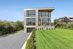 314 Dune Rd in Westhampton Beach, NY - Building Photo