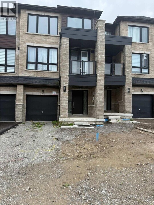 10 Blue Frst Cres in Barrie, ON - Building Photo