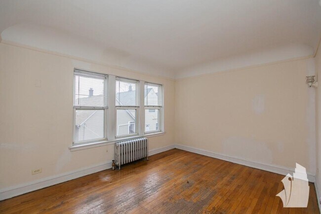 2946 N Albany Ave, Unit 1W in Chicago, IL - Building Photo - Building Photo