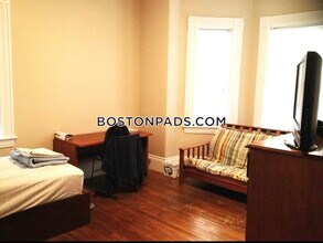 38 Floyd St-Unit -2 in Waltham, MA - Building Photo - Building Photo