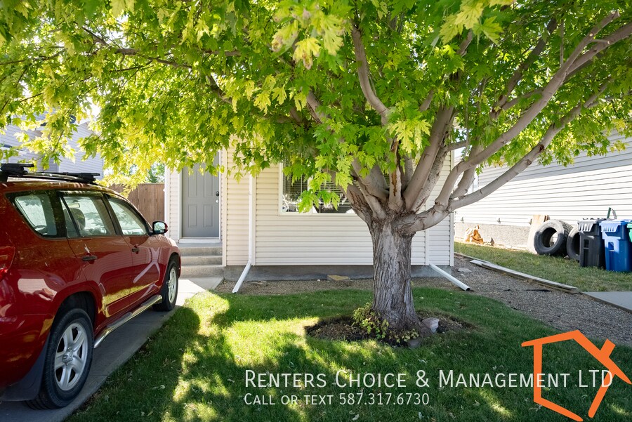 151 Cowichan Ct W in Lethbridge, AB - Building Photo