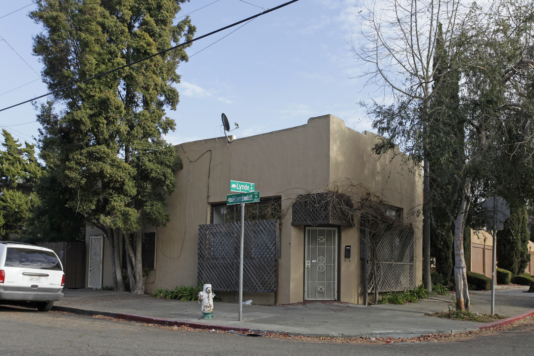 2400 Humbolt Ave in Oakland, CA - Building Photo