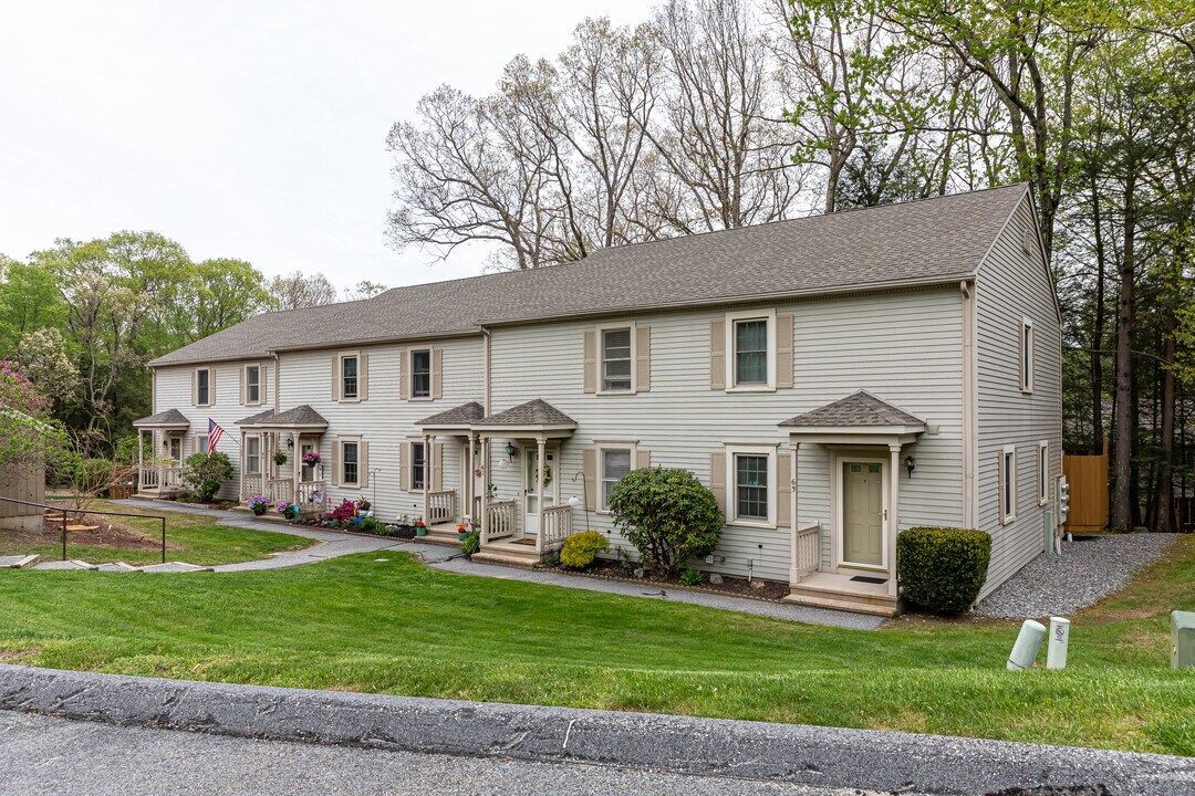 Country Living in Torrington, CT - Foto de edificio