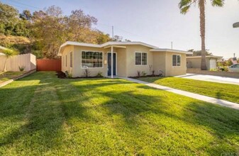 6145 Streamview Dr in San Diego, CA - Building Photo - Building Photo