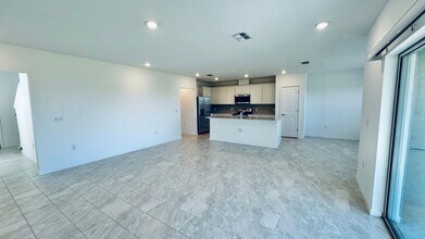 9058 Rally Spring Lp in Wesley Chapel, FL - Building Photo - Building Photo