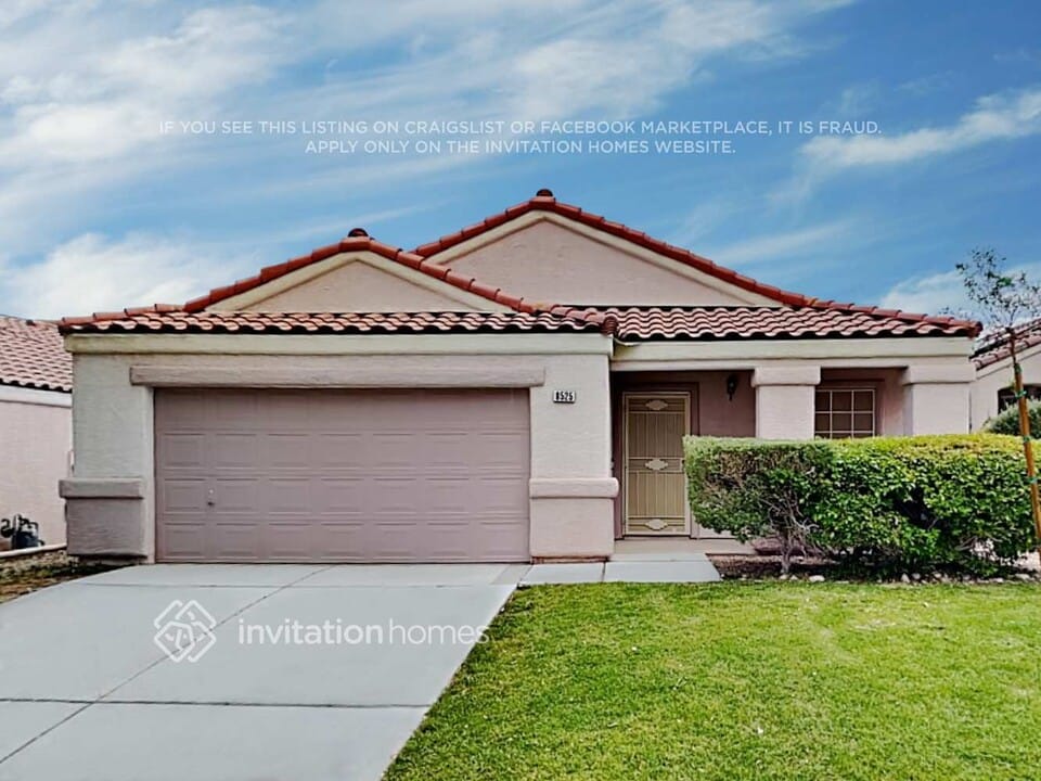 8525 Gracious Pine Ave in Las Vegas, NV - Building Photo