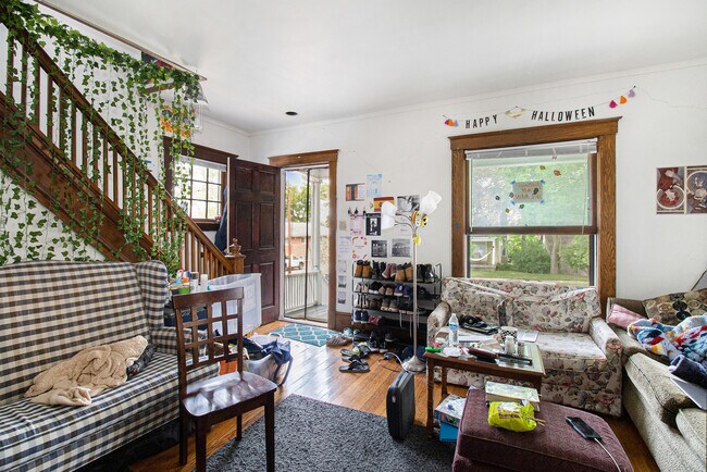 property at 716 E Kingsley St