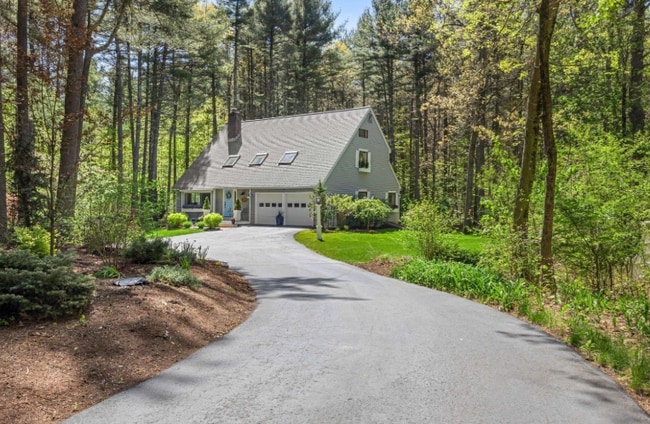 property at 2 Deer Run Rd