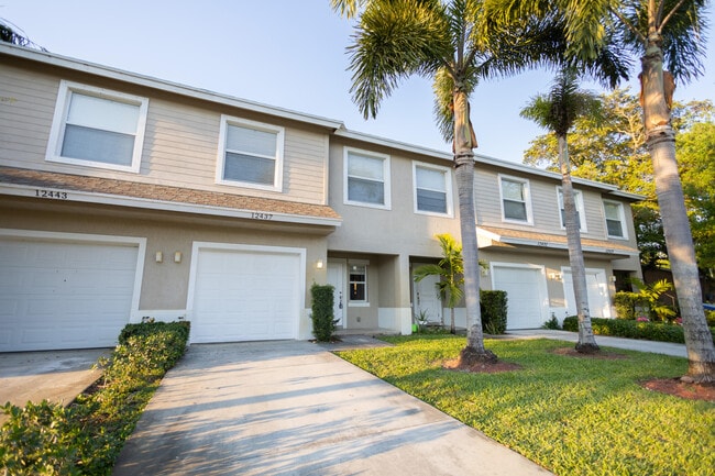 12437 Westhampton Cir in Wellington, FL - Building Photo - Building Photo