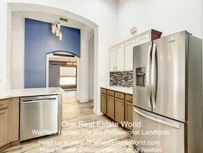 3942 Lakeside Reserve Ln in Orlando, FL - Foto de edificio - Building Photo