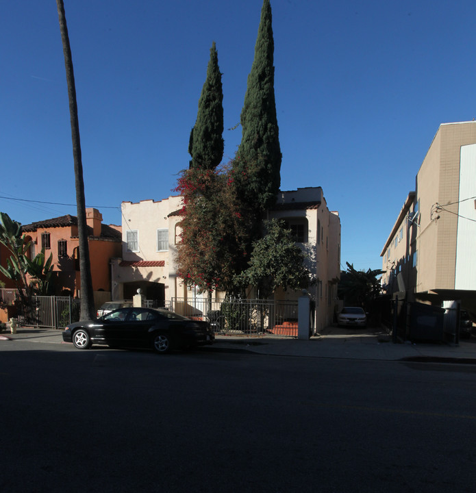 1407 N Edgemont St in Los Angeles, CA - Building Photo