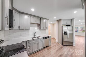 1101 Justice Ave in Charlotte, NC - Building Photo - Building Photo