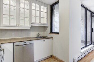 1500 Pine Ave W in Montréal, QC - Building Photo - Building Photo