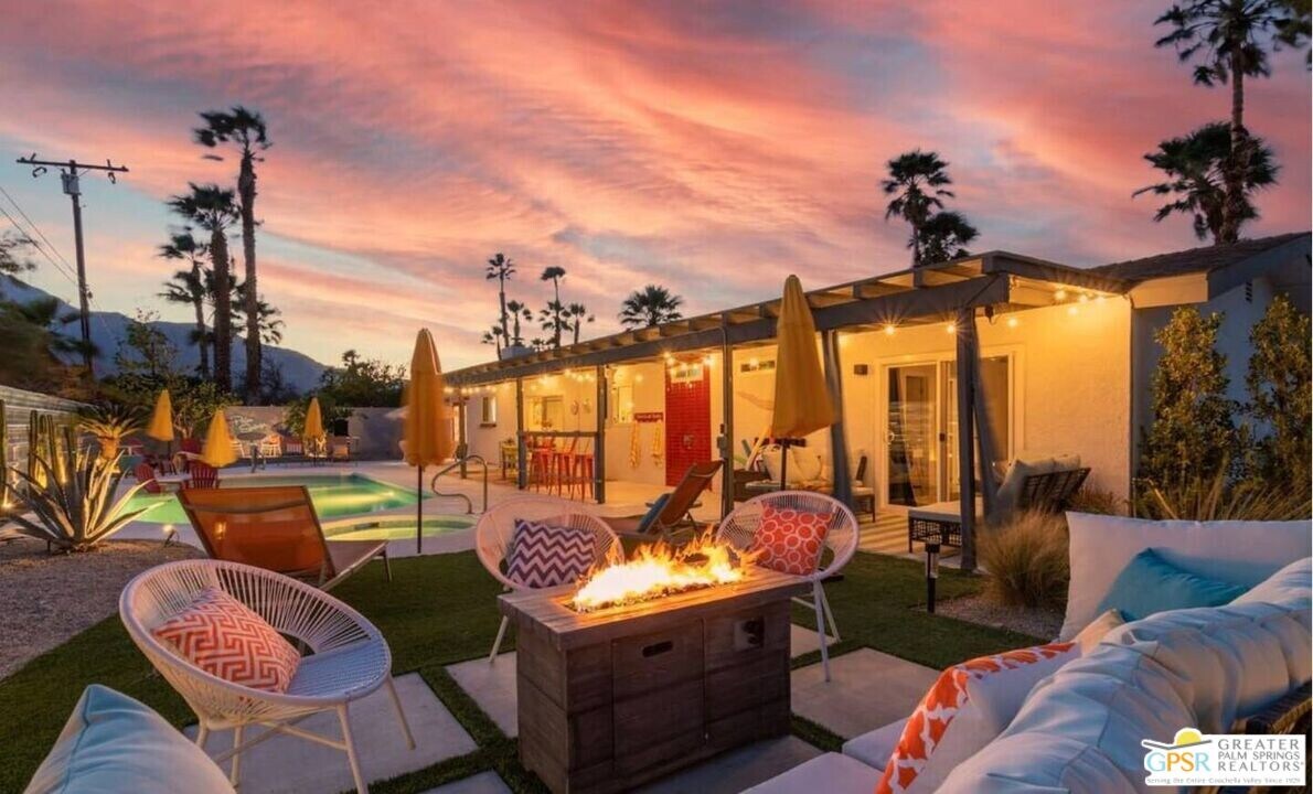 2241 E Finley Rd in Palm Springs, CA - Building Photo