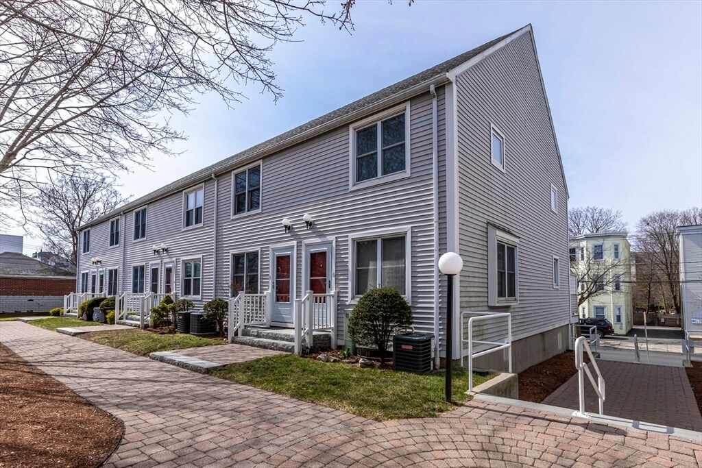 948 Broadway in Chelsea, MA - Building Photo
