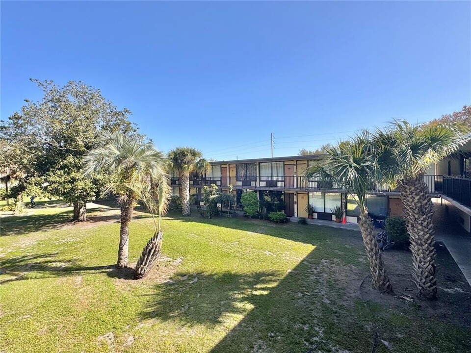 7900 S Orange Blossom Trail in Orlando, FL - Foto de edificio