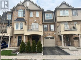 21 Suitor Ct in Milton, ON - Building Photo