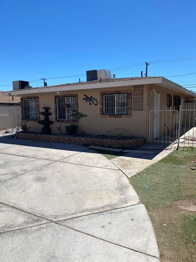 2106 Marlin Ave in Las Vegas, NV - Building Photo - Building Photo